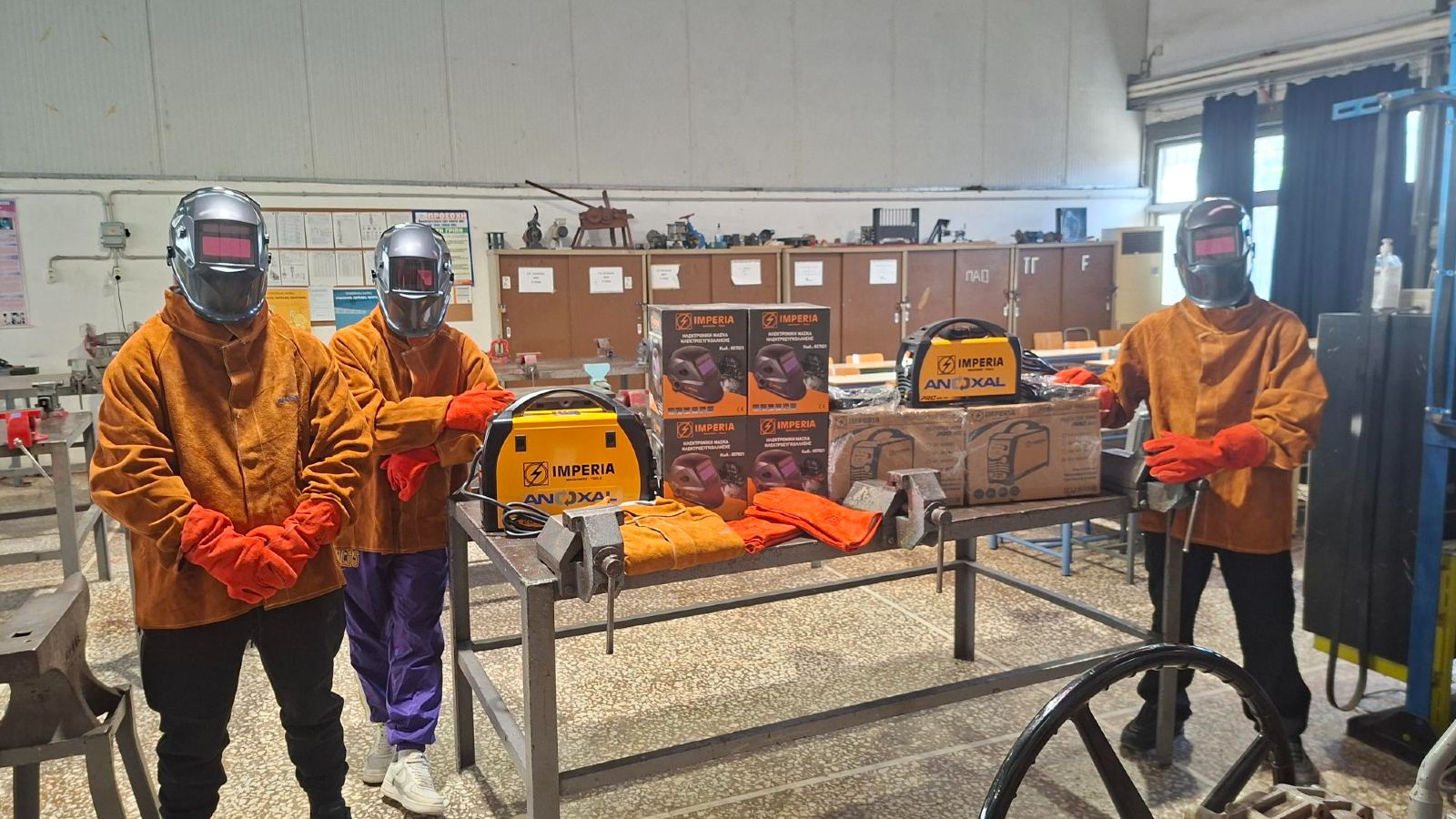 Anoxal: Δωρεά εξοπλισμού στο 1ο ΕΚ Χαλκίδας για ενίσχυση της εκπαίδευσης