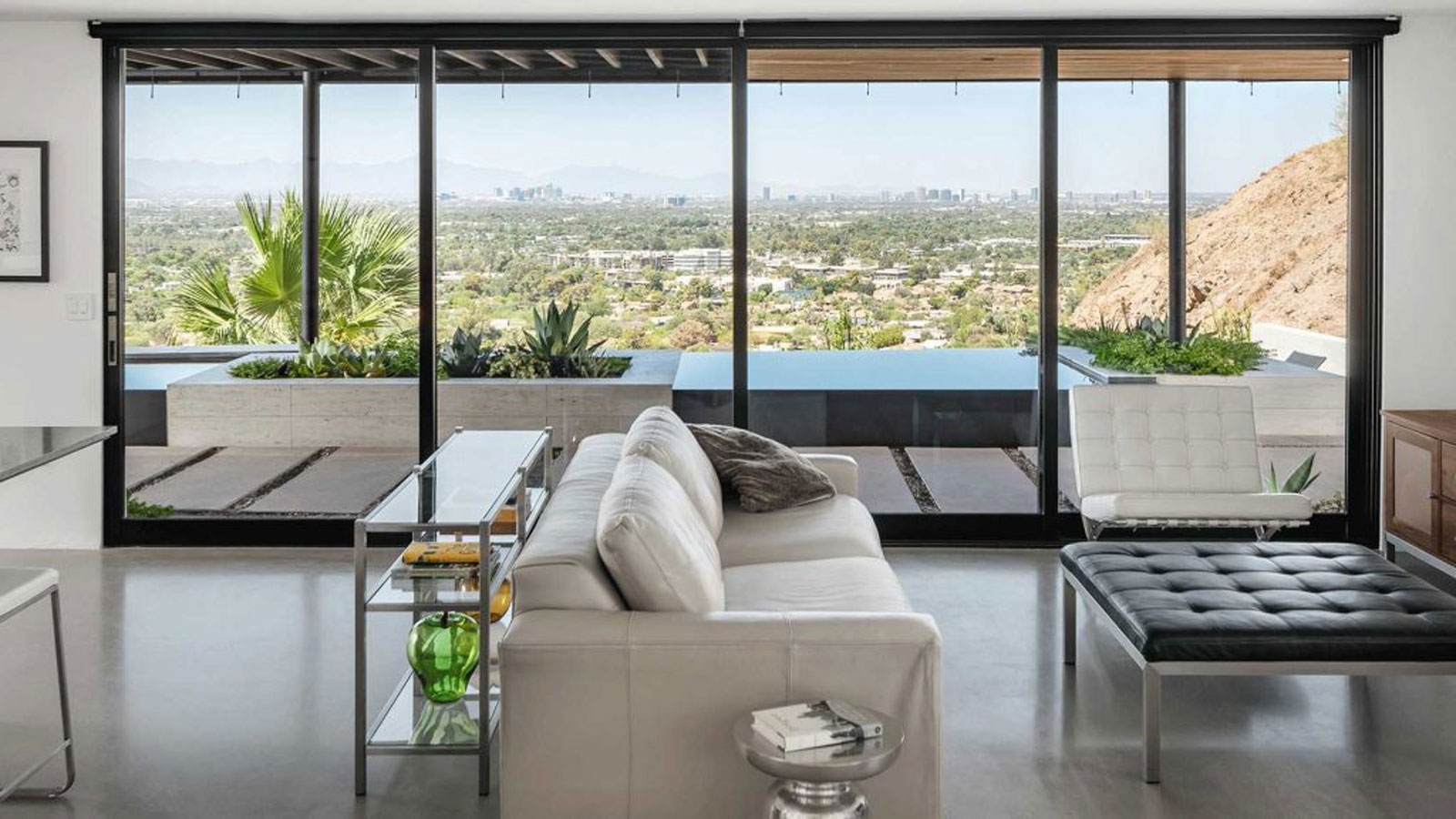 Τα ενεργειακά κουφώματα νέας γενιάς έχουν πολλά πλεονεκτήματα. Χωρίς κόστος συντήρησης και με μεγάλη διάρκεια ζωής. Αντι-διαρρηκτικά για αίσθημα ασφάλ