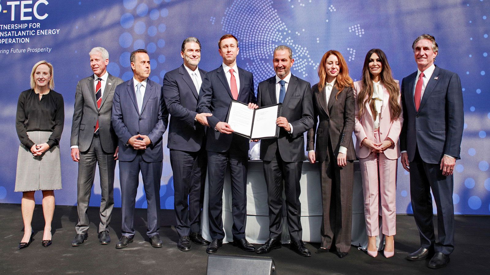 Στρατηγική συνεργασία AKTOR και ΔΕΠΑ Εμπορίας στην αγορά LNG