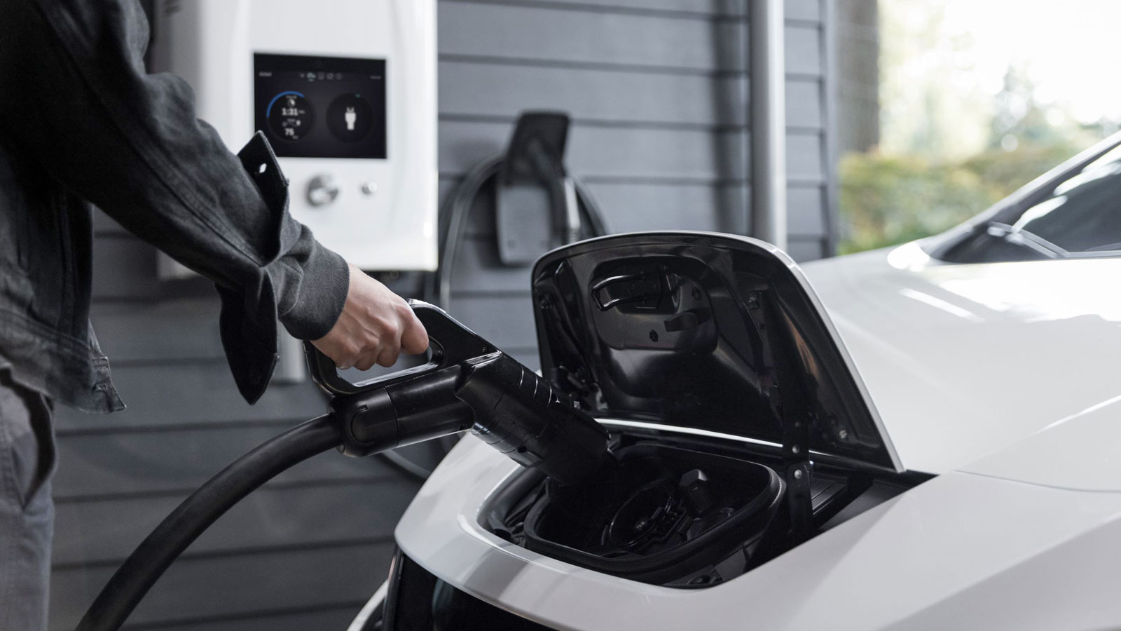 Από τα βενζινοκίνητα στα ηλεκτρικά: Η ελληνική επανάσταση στους δρόμους