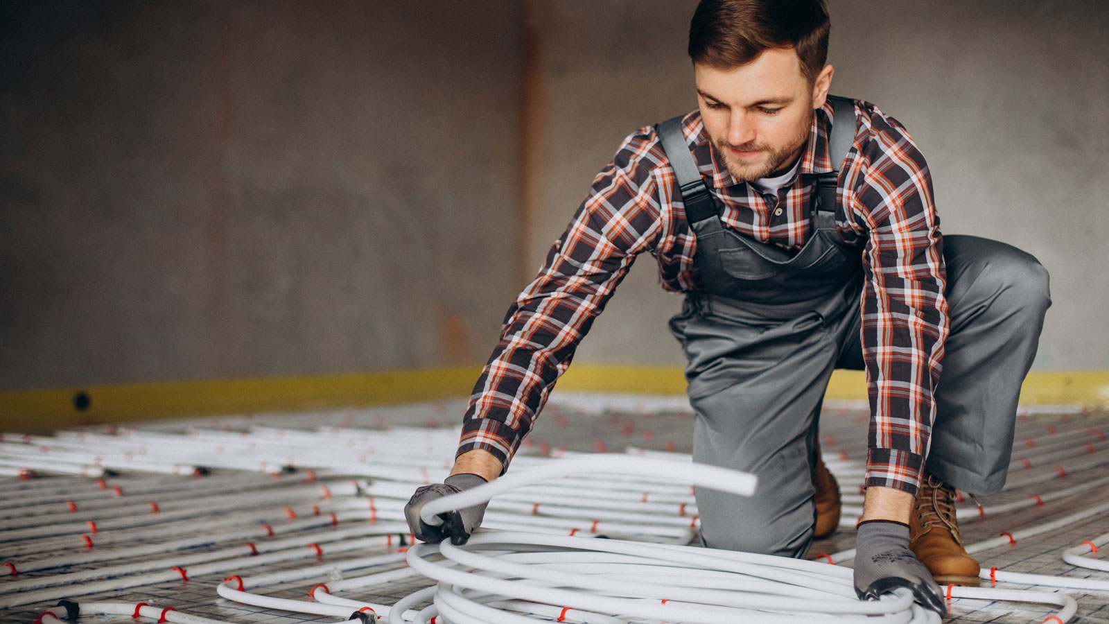 Ενδοδαπέδια θέρμανση Ηλεκτρική ή με ζεστό νερό