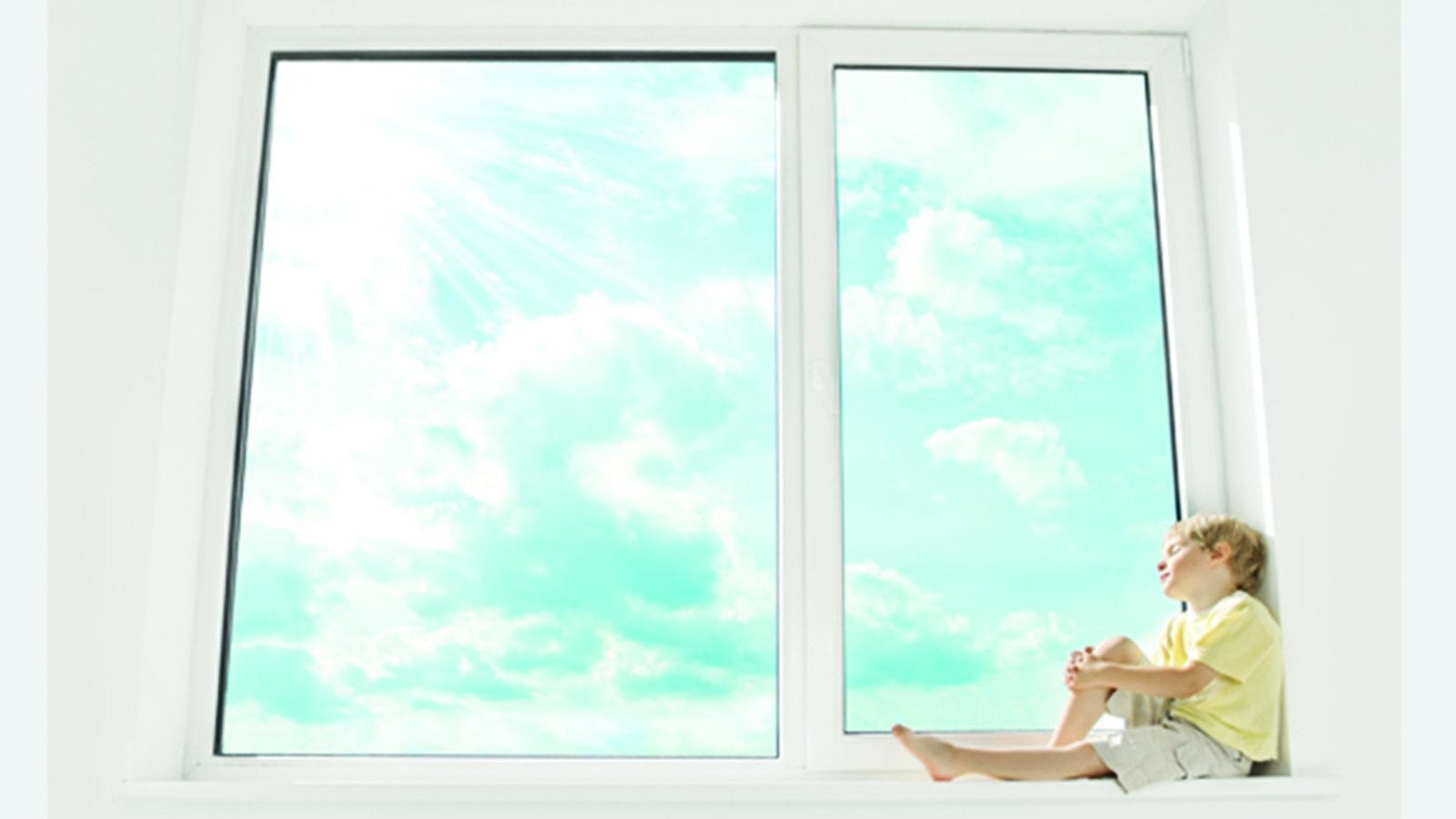 Αν επιθυμείτε πολύ ανθεκτικά τζάμια για τους μικρούς περιπετειώδεις συγκατοίκους σας, η λύση είναι τα τζάμια τρίπλεξ.