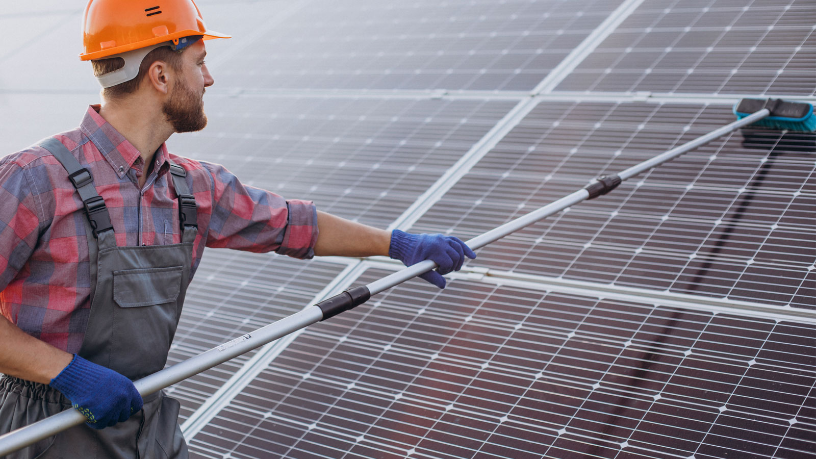 Καθαρά φωτοβολταϊκά πάνελ για μέγιστη απόδοση & εξοικονόμηση