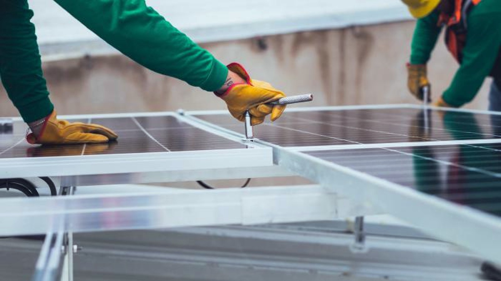 Φωτοβολταϊκό με inverter = ενέργεια και όταν πέσει ο ήλιος