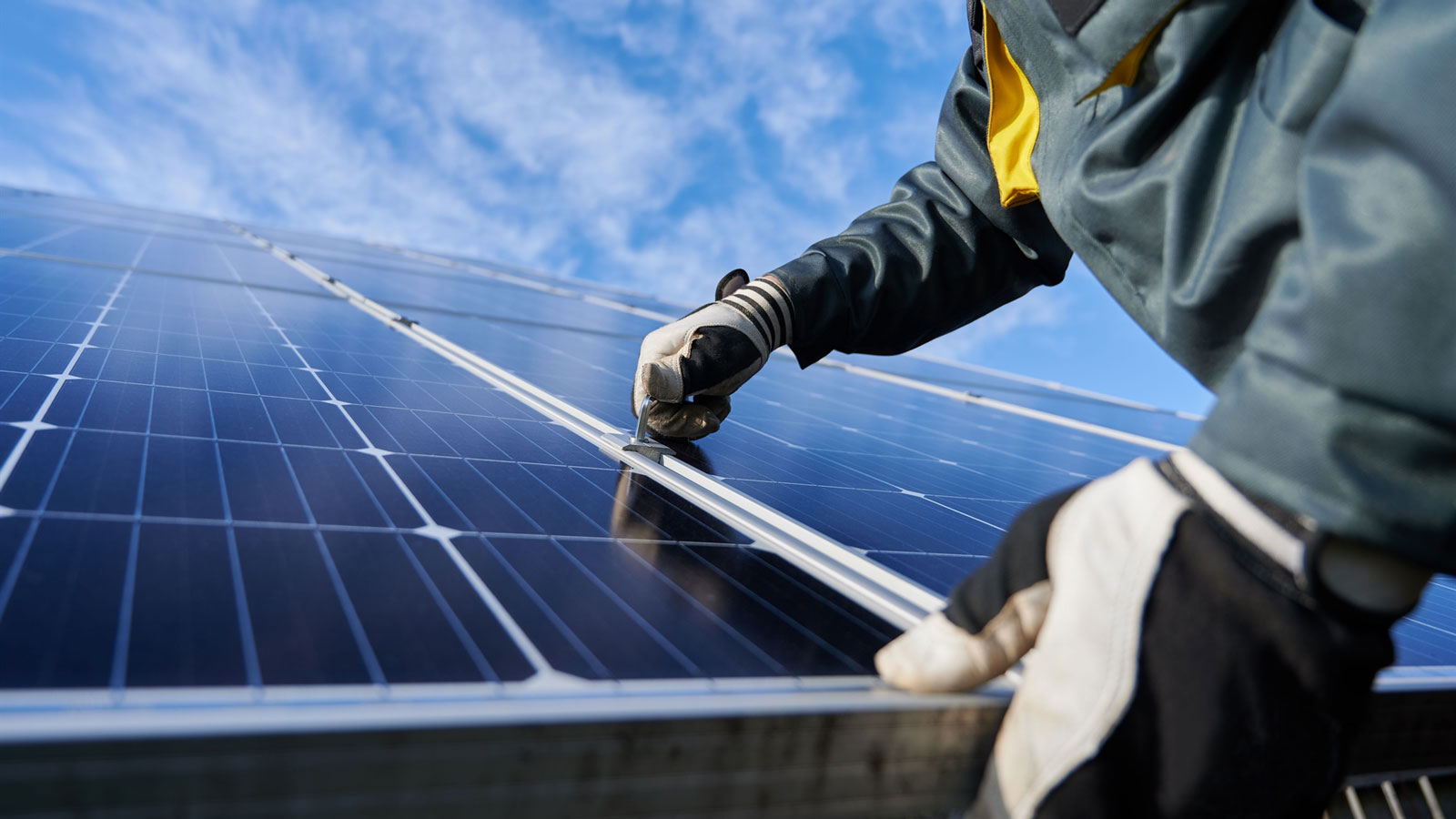 Inverter μετατροπέας φωτοβολταϊκού. Υψηλό ποσοστό ιδιοκατανάλωσης που αγγίζει το 100% ακόμα και τη νύχτα.