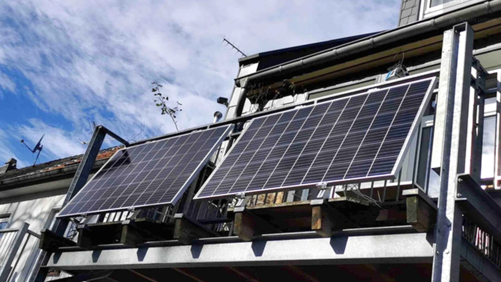 Φωτοβολταϊκά μπαλκονιού: Έρχονται στην Ελλάδα - Πόσο κοστίζουν και πώς λειτουργούν