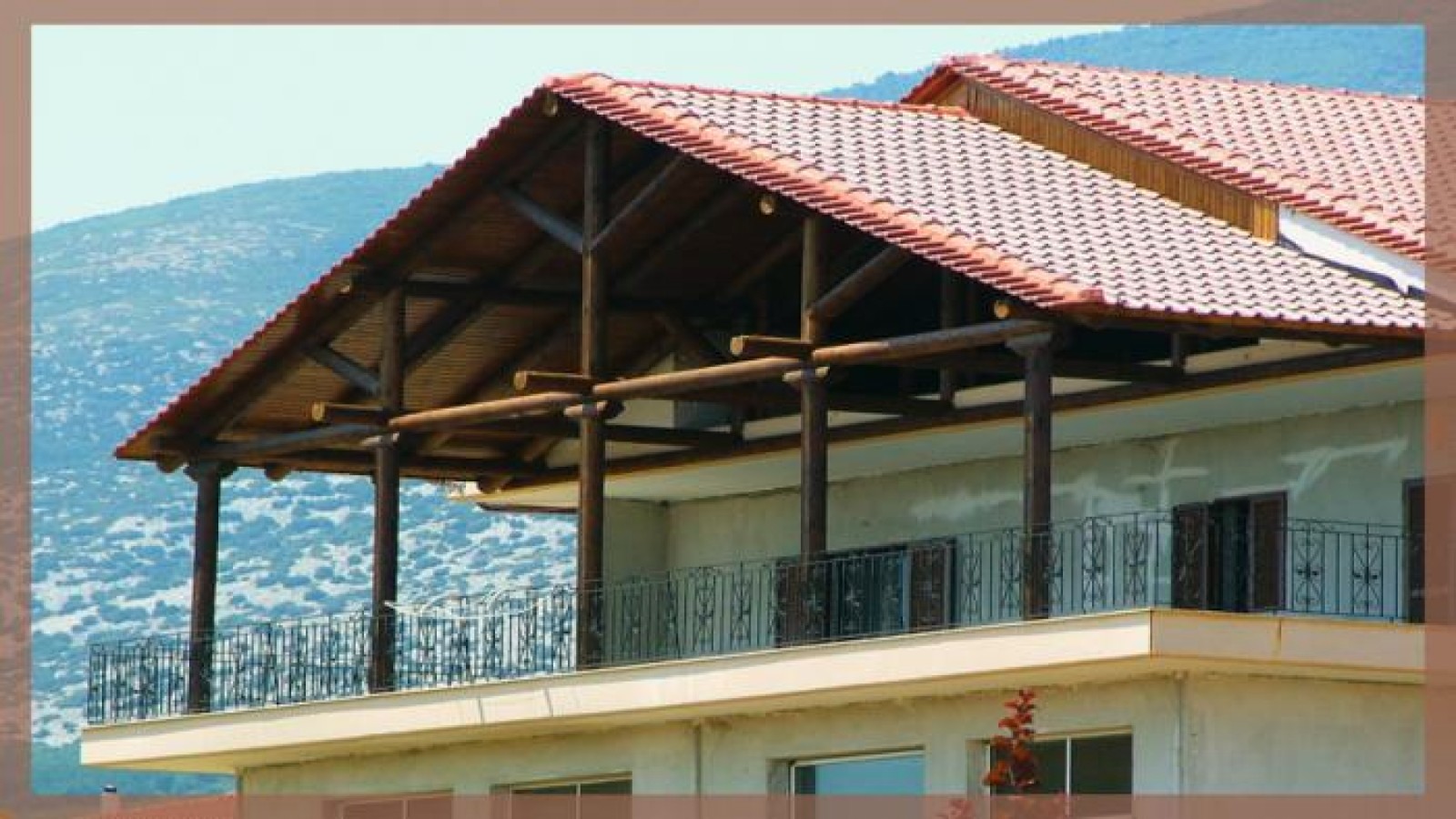 Ξύλινα υπόστεγα: φυσική λύση για δροσιά το καλοκαίρι