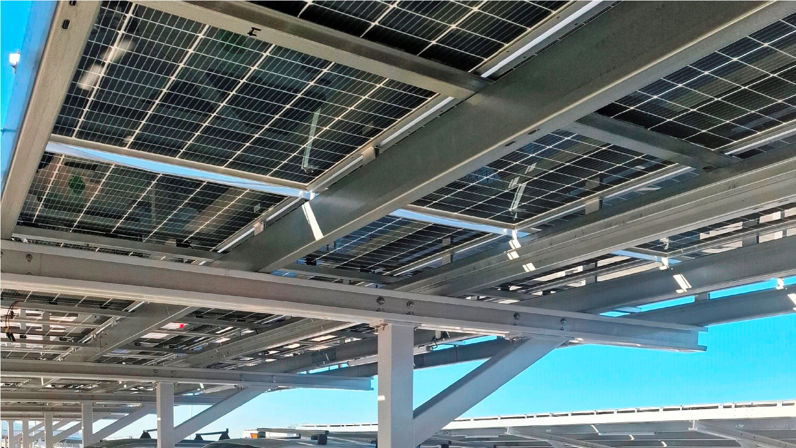 Μονόριχτο σύστημα στήριξης ΦΒ σταθμού οχημάτων Μεταλουμίν M-CPS-114L