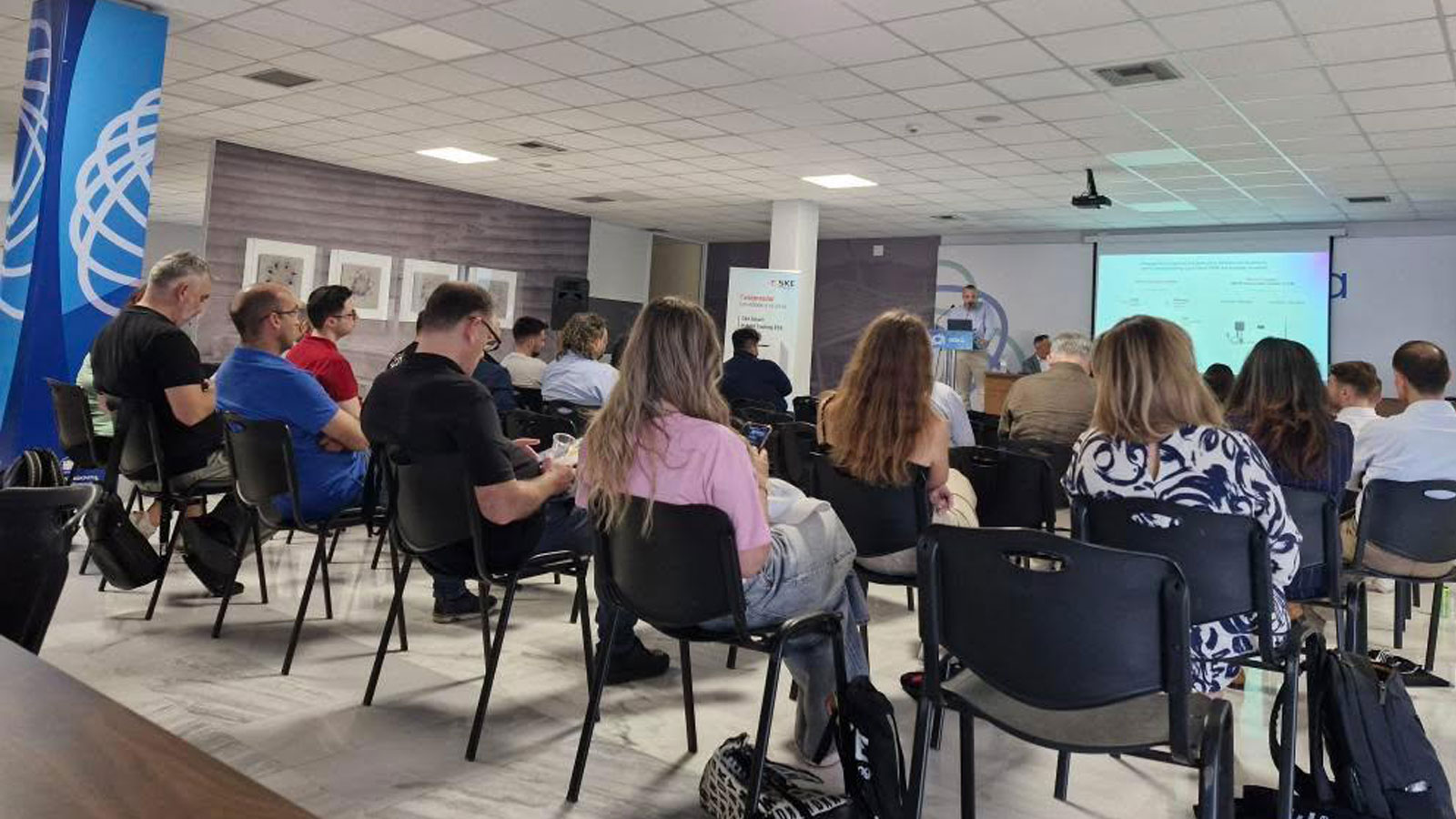 Huawei C&I Truck: Πράσινη τεχνολογία στο ΟΑΚΑ με τη SKE.