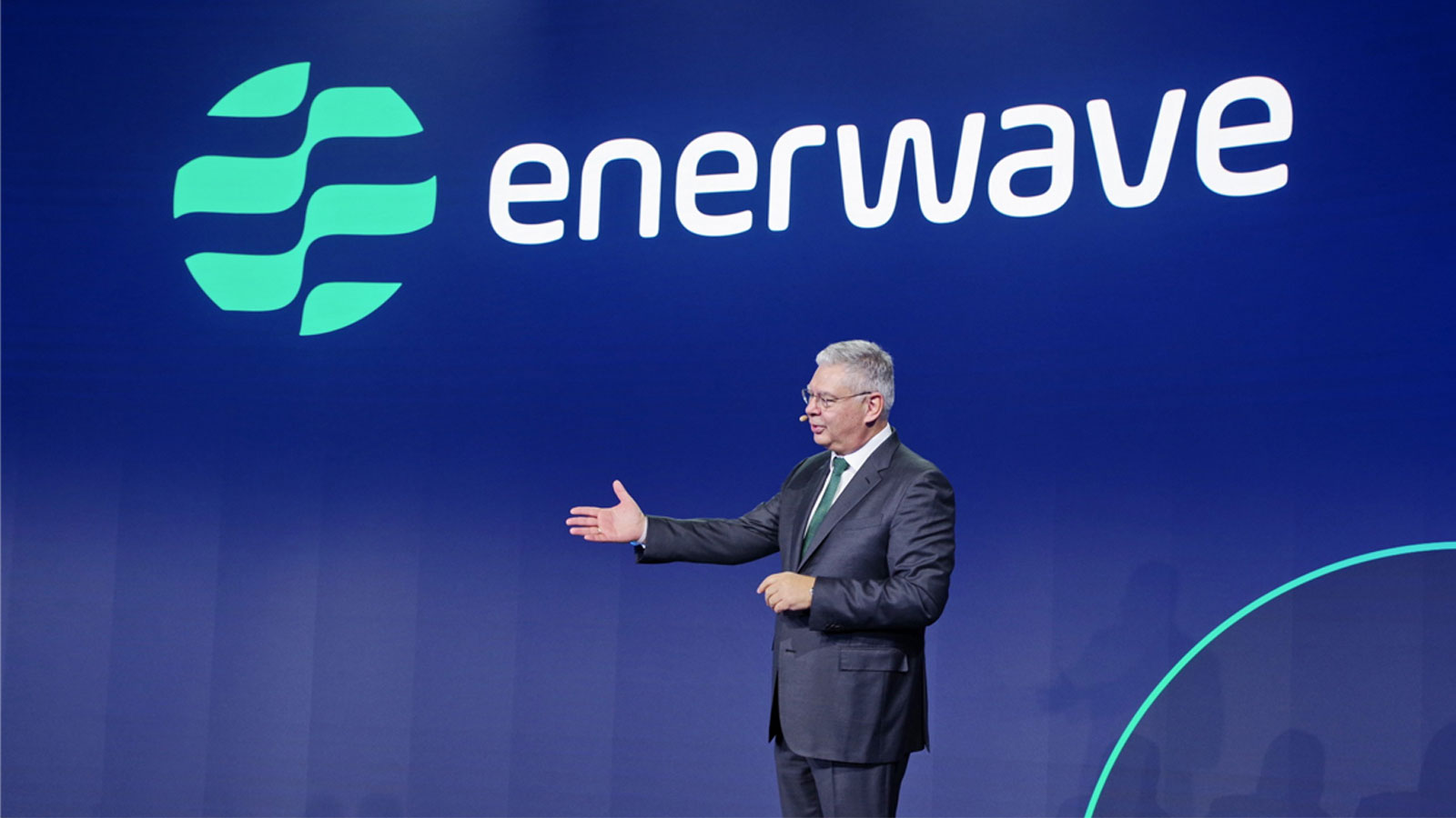 Η HELLENiQ ENERGY παρουσιάζει τη νέα εποχή της Enerwave 