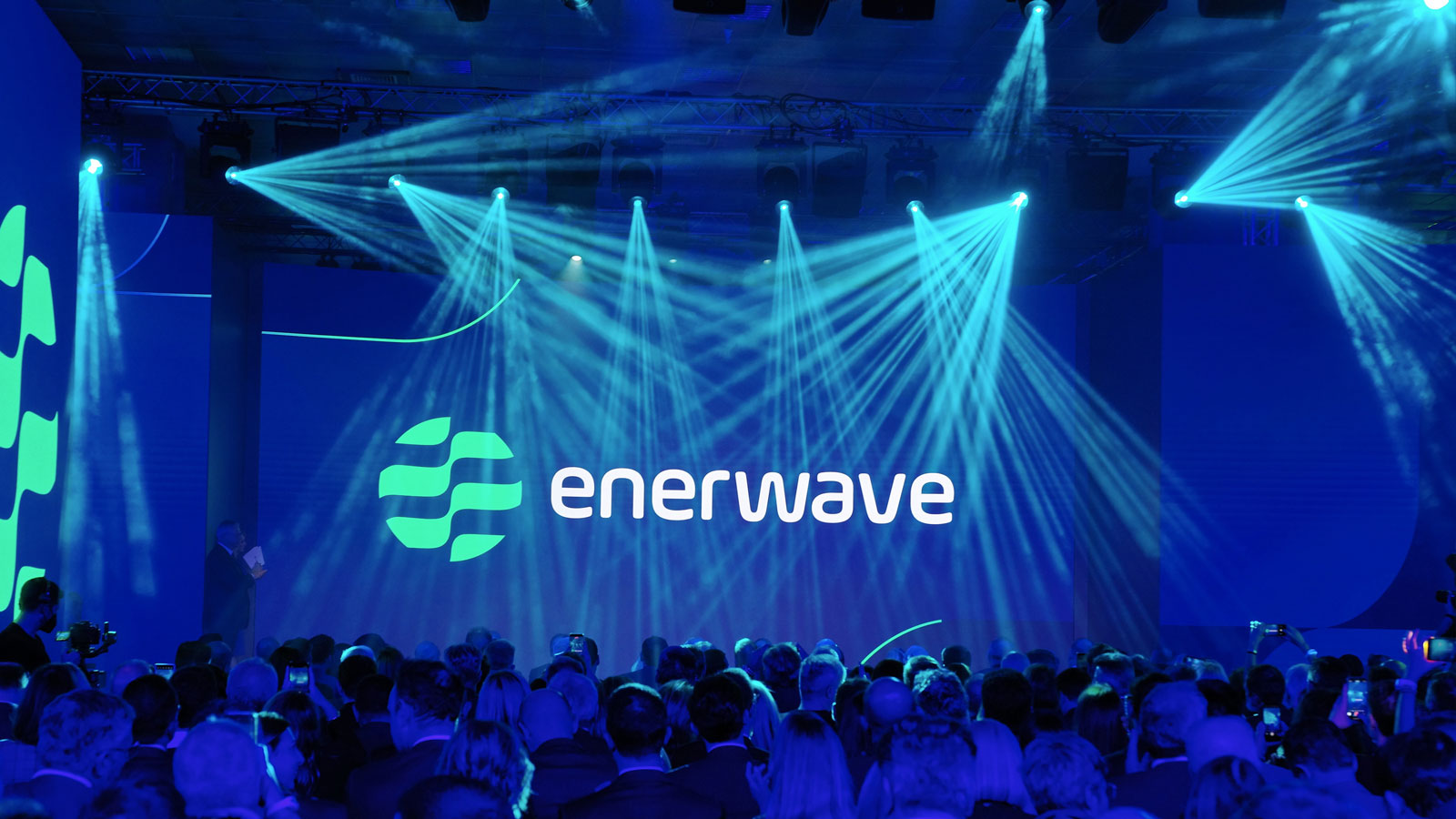 Η HELLENiQ ENERGY παρουσιάζει τη νέα εποχή της Enerwave 