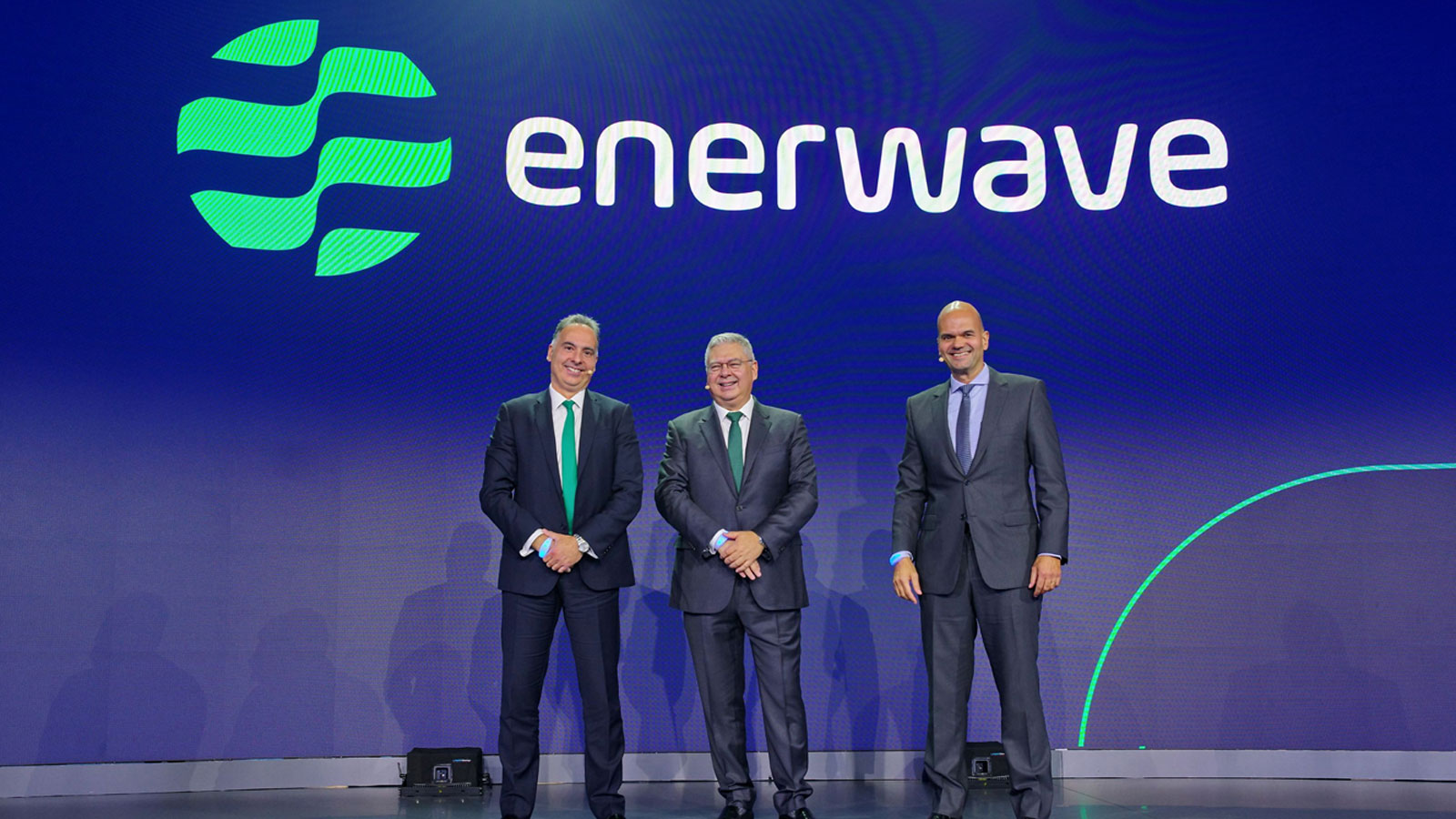 Η HELLENiQ ENERGY παρουσιάζει τη νέα εποχή της Enerwave 