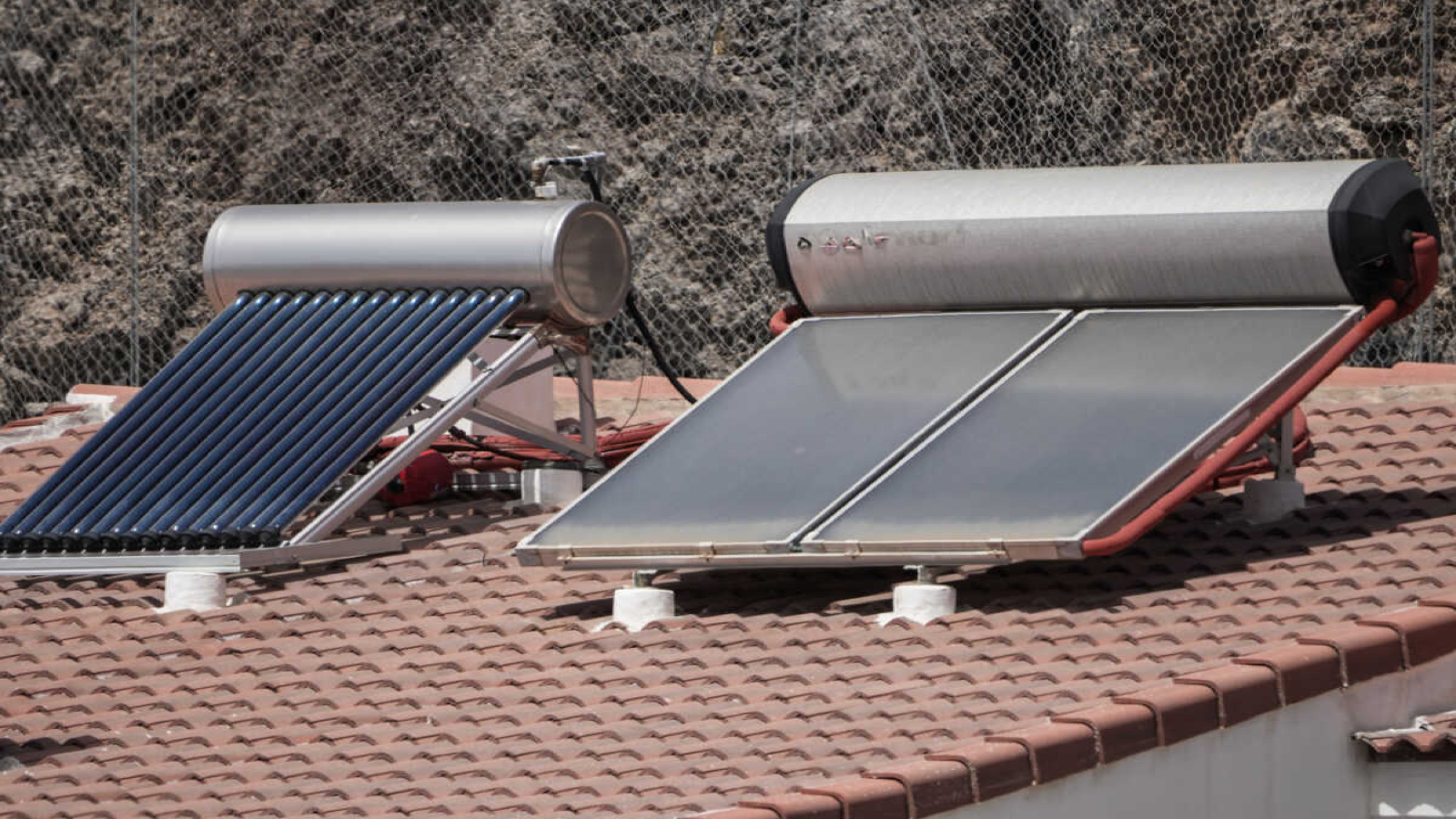 Πώς να αξιοποιήσεις τον ήλιο για ζεστό νερό και οικονομία όλο τον χρόνο Πώς να αξιοποιήσεις τον ήλιο για ζεστό νερό και οικονομία όλο τον χρόνο