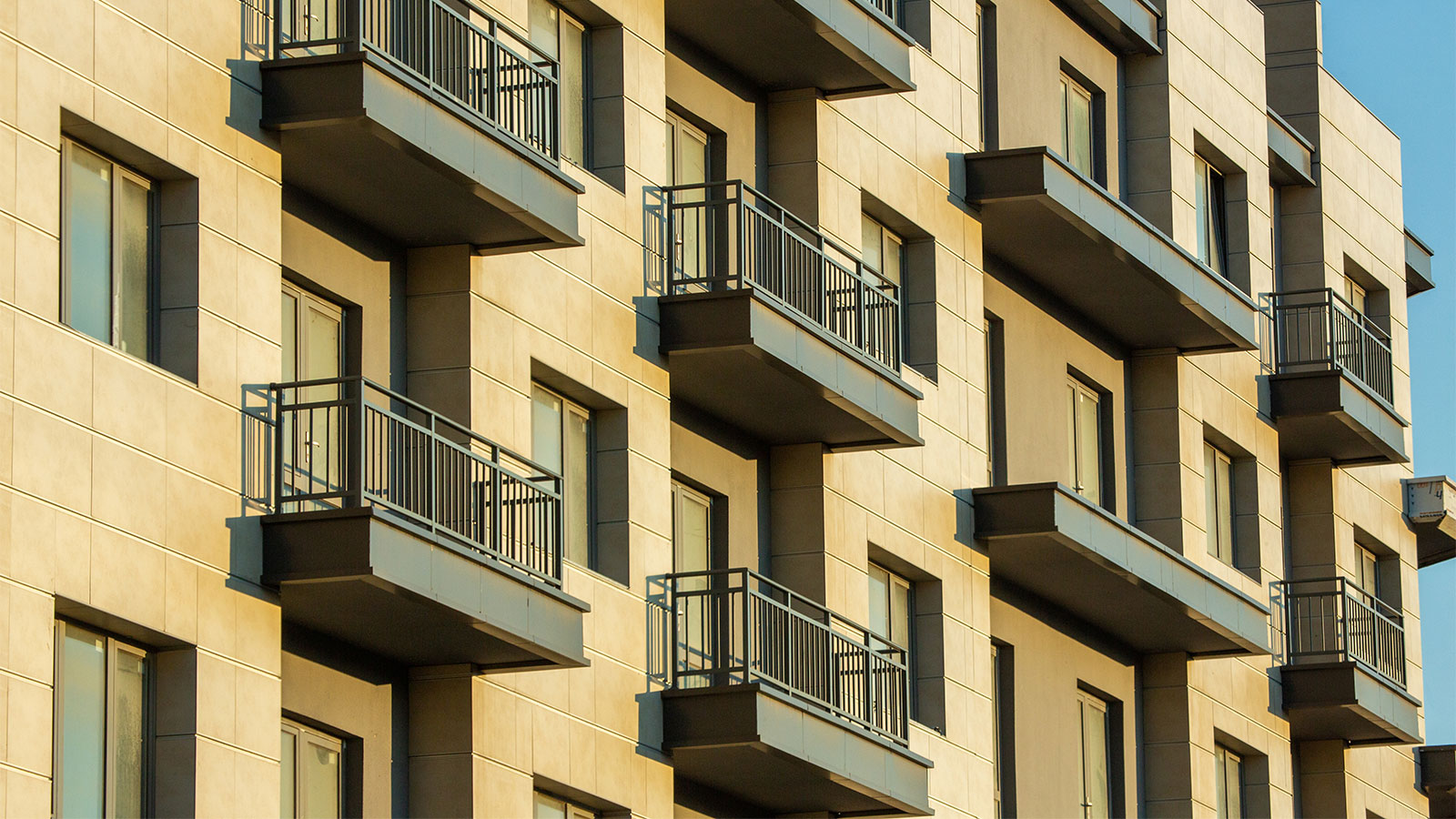 EPBD: νέα εποχή για τα κτίρια στην Ελλάδα έως τον Μάιο του 2026 