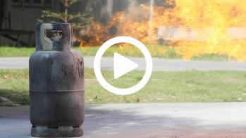 Δες σε 1 VIDEO πώς αντιμετώπισαν φωτιά από διαρροή σε φιάλη υγραερίου και μάθε πώς θα το αντιμετωπίσεις αν τύχει να συμβεί.
