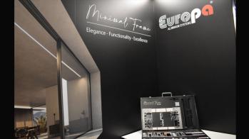 Στο περίπτερο της Europa, παρουσιάστηκε σε πραγματικό δείγμα το σύστημα EUROPA ELEMENT ως επιπλέον στοιχείο του συστήματος Europa Minimal Frame. 