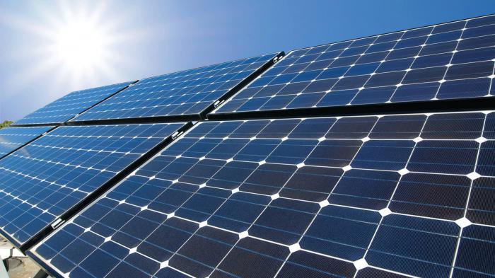 Οι Ισπανοί απαντούν στην ακριβή ηλεκτρική ενέργεια με στροφή στα ηλιακά πάνελ, προκειμένου να δουν μικρότερους λογαριασμούς ρεύματος. 
