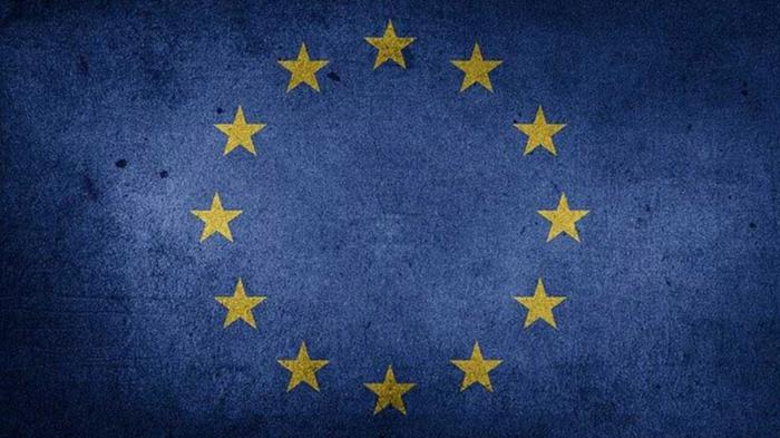 Η Ευρωπαϊκή Επιτροπή δίνει συμβουλές εξοικονόμησης στους καταναλωτές, μέχρι να λάβει τις τελικές αποφάσεις για την αντιμετώπιση της ενεργειακής κρίσης.