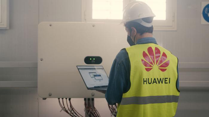 Η Huawei ενδυναμώνει τις τεχνολογικές γνώσεις των ηλεκτρολόγων-εγκαταστατών.