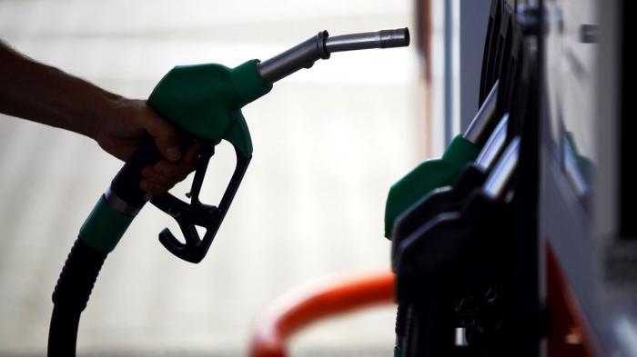 Το ράλι ανατιμήσεων στα καύσιμα δεν έχει τέλος και αδειάζει τις τσέπες των καταναλωτών.