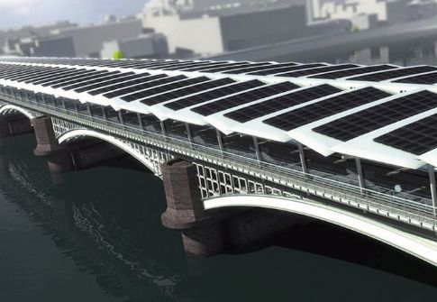 Η μεγαλύτερη ηλιακή γέφυρα παγκοσμίως, στο Λονδίνο