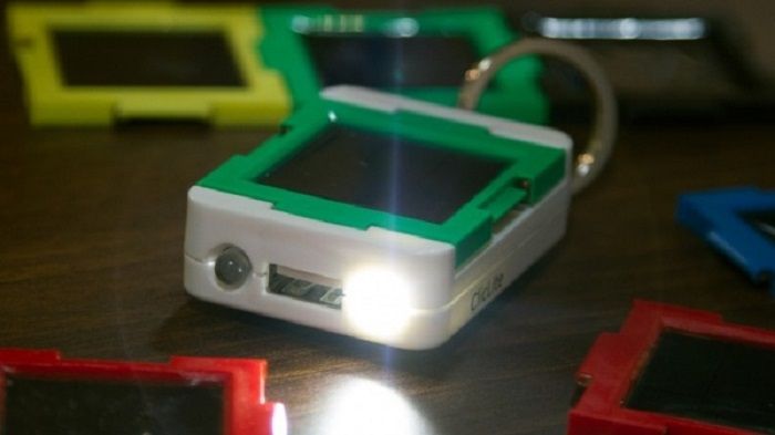 ClicLite: φορητός ηλιακός φορτιστής για smartphones από την Clicc