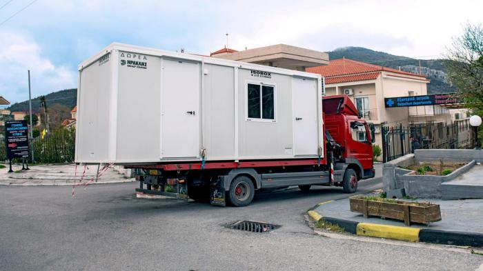 Ο Όμιλος ΗΡΑΚΛΗΣ δωρίζει ειδικής κατασκευής ISOBOX στο Κέντρο Υγείας Κύμης