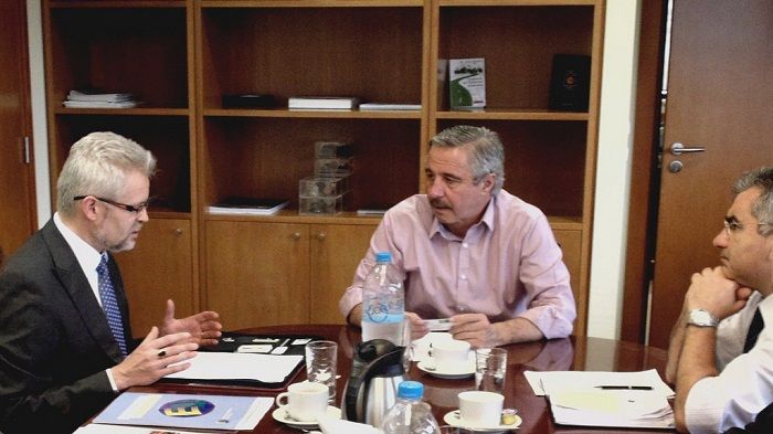 Συνάντηση Μανιάτη με τον Γ.Γ. του Χάρτη Ενέργειας Συνάντηση Μανιάτη με τον Γ.Γ. του Χάρτη Ενέργειας