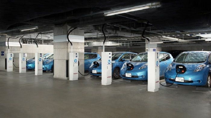 Μεταχειρισμένες μπαταρίες αυτοκινήτων τροφοδοτούν σύστημα αποθήκευσης