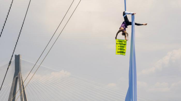 Το Rainbow Warrior στέλνει μήνυμα σε όλη την Ευρώπη από την Ελλάδα