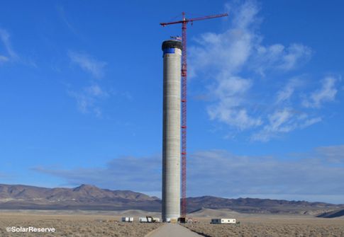 Η SolarReserve ολοκληρώνει ηλιακό πύργο 165 μέτρων
