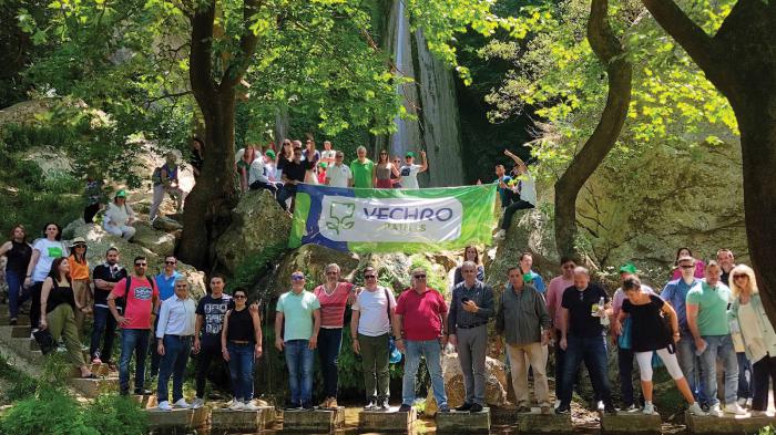 Η VECHRO έγινε μία μεγάλη αγκαλιά γεμάτη χρώμα και χαμόγελα, καθώς #ToXromaExeiDinami να ενώνει.