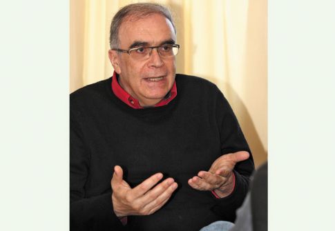O καθηγητής του τμήματος Φυσικής του Πανεπιστημίου Αθηνών, κ. Μ. Σανταμούρης, είναι πρόεδρος του ΚΑΠΕ. 