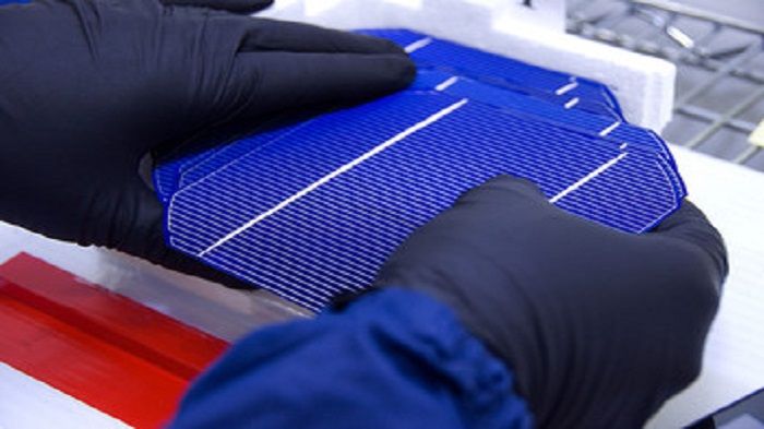 Χρωματισμένο πλαστικό διπλασιάζει την απόδοση φωτοβολταϊκών κυττάρων