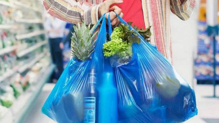 Στα 0,09 ευρώ από το 2019 το τέλος πλαστικής σακούλας 