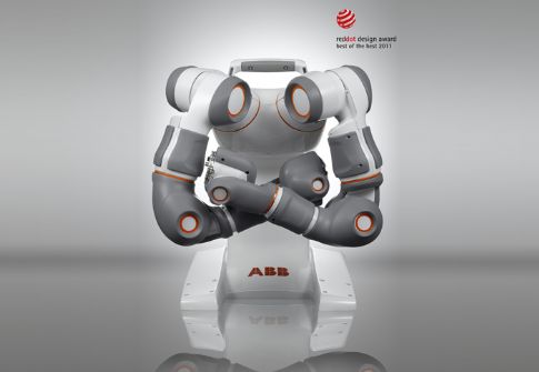 Το ρομπότ φέρει το ψευδώνυμο FRIDA (Flexible Robot Industrial Dual).
