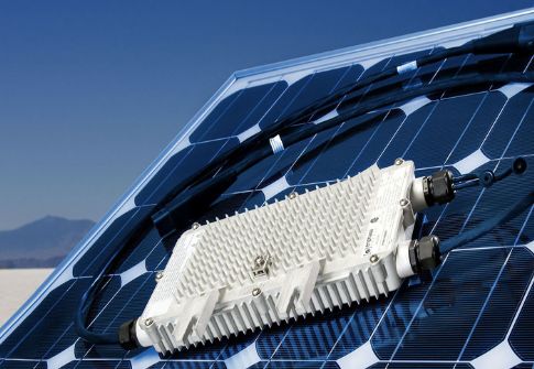 Η SunPower ενσωματώνει microinverters