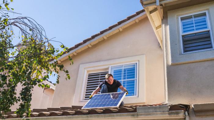 Inverter: Γιατί θεωρείται ο «εγκέφαλος» των φωτοβολταϊκών