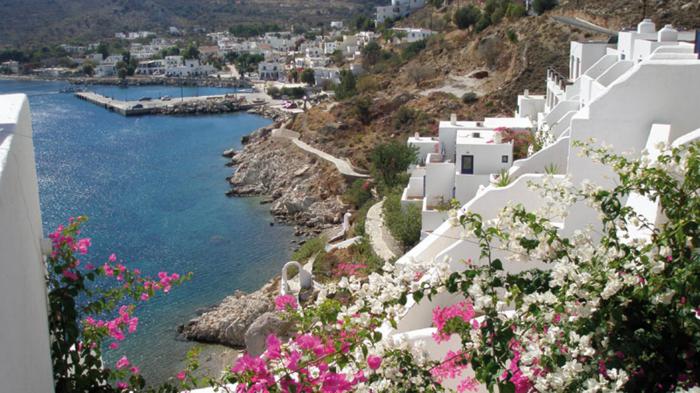 Ο Υπουργός Περιβάλλοντος συγχαίρει για την Τήλο